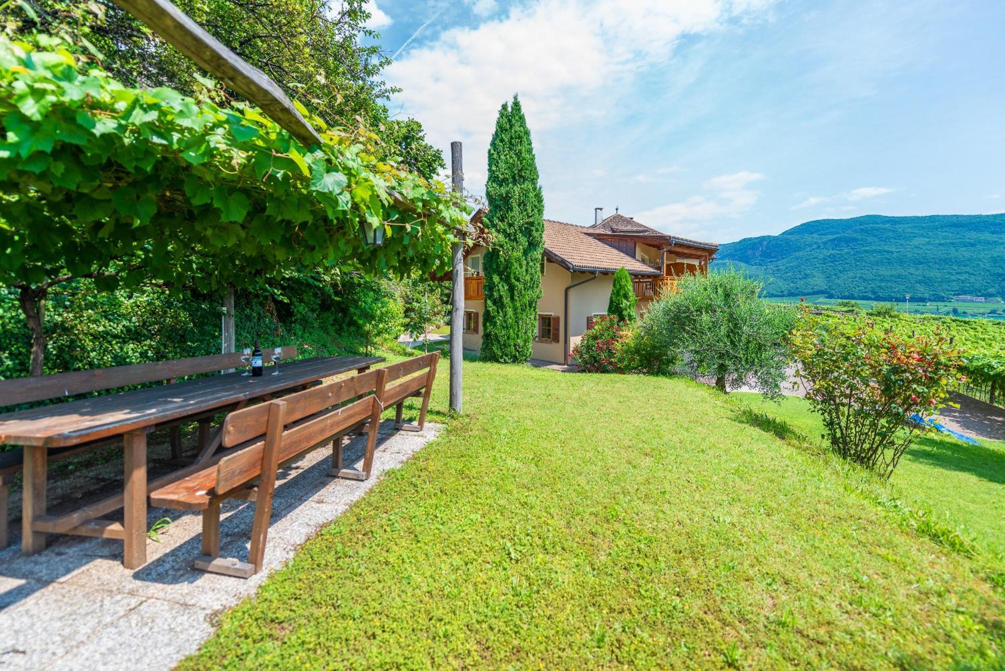 Weinhof Am See Caldaro Exterior photo